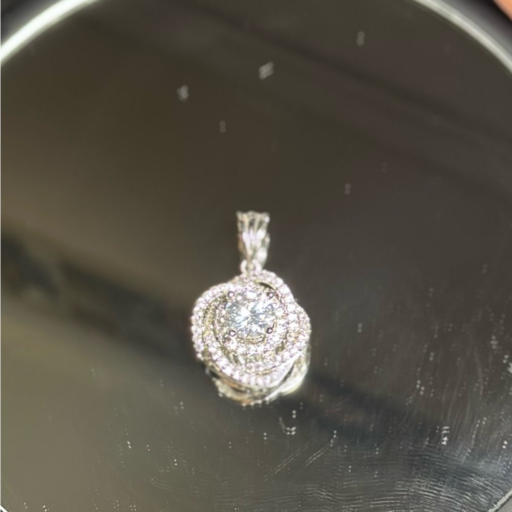 Elegant Silver Pendant Necklace